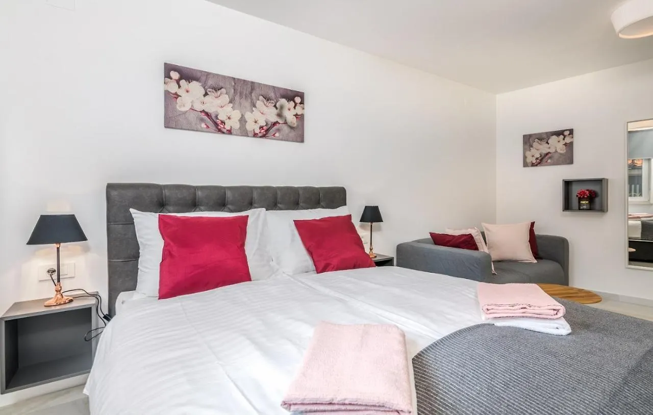 Apartments Elle Luxury Vantacici Malinska 0*,