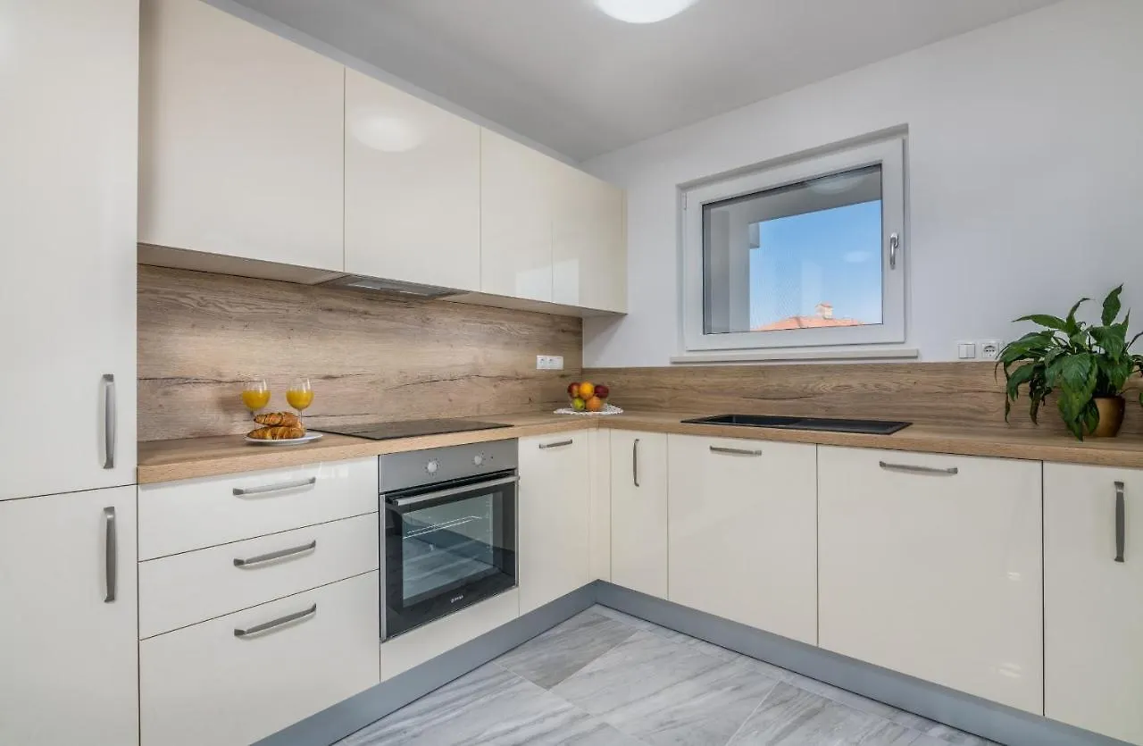 Apartments Elle Luxury Vantacici Malinska 0*,